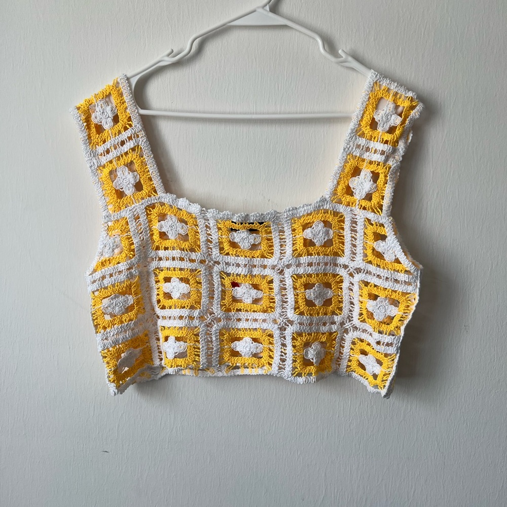 Julia Women's Crochet Yellow and White Crop Tank Size Large New with Tags.